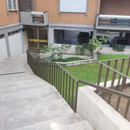 Confortevole, Con Parcheggio Gratuito Apartment