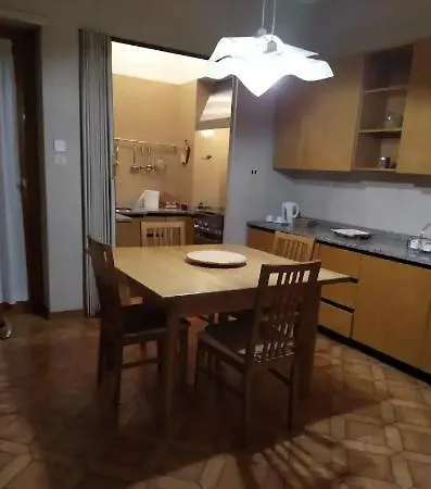 Confortevole, Con Parcheggio Gratuito Apartment