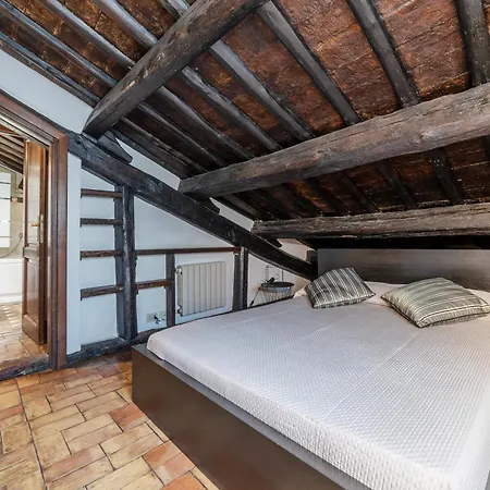 Cozy Trevi Romance Apartment Rom