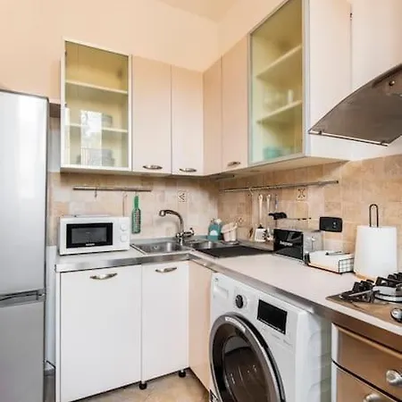 Apartment Con Giardino Privato *