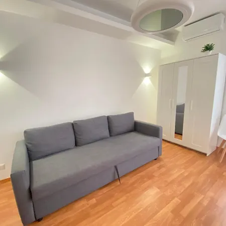 Golden Essence - Terrace & Metro Rome