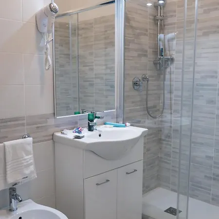 מלון D'este 3*