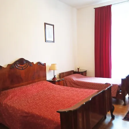 Apartment Center, Rione Monti, *