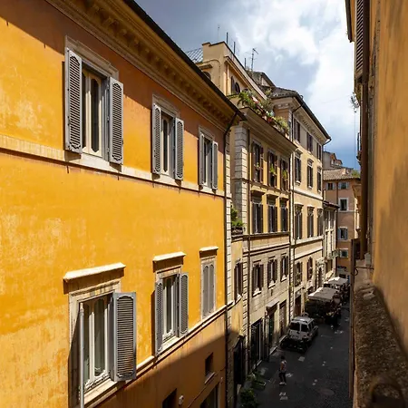 At Luxury Navona 2 *