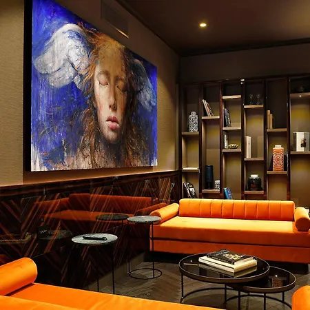 U-visionary Hotel