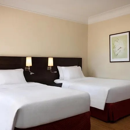 Courtyard By Marriott Central Park Hotel Rome