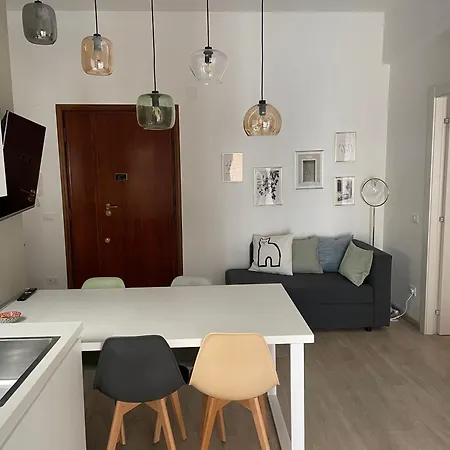 Cozy Close To The Center Apartament