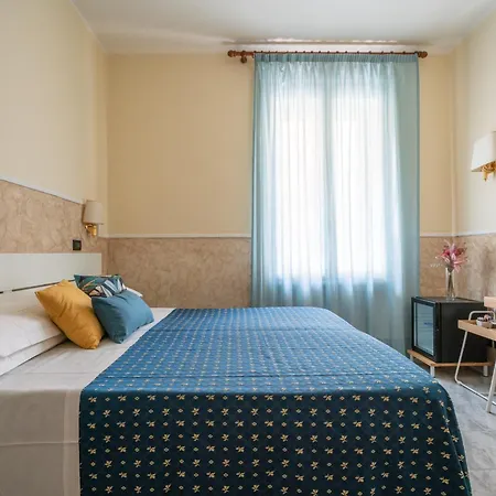 Ascot Hotel