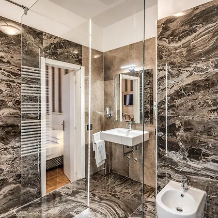 Hotel Relais Fontana Di Trevi 3*