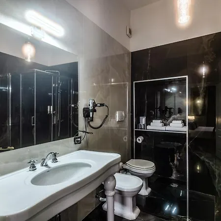 Hotel Relais Fontana Di Trevi 3*