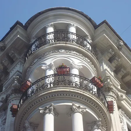 Le Petit Hotel 3*