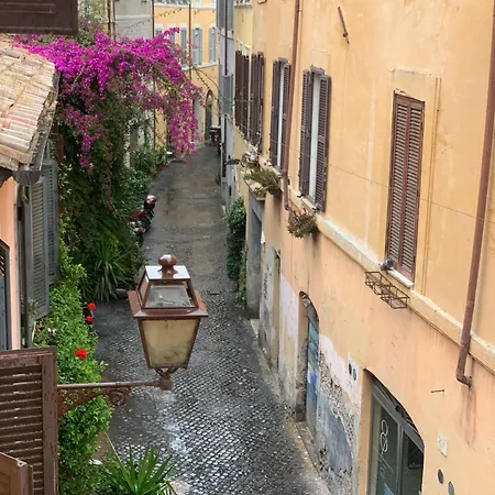 Nel Centro Storico. Apartment Rome
