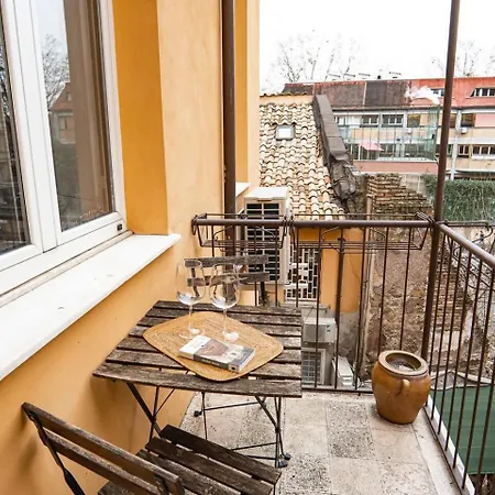 Santa Rufina Apartment