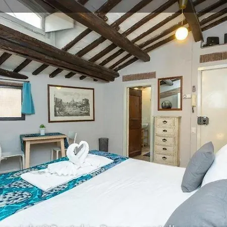 Apartment Cancelleria Rome