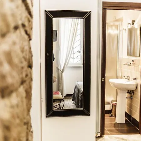 Πανσιόν Maison Colosseo 3*