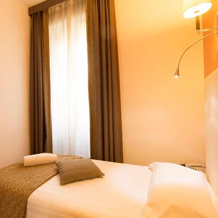 Floris Hotel 3*