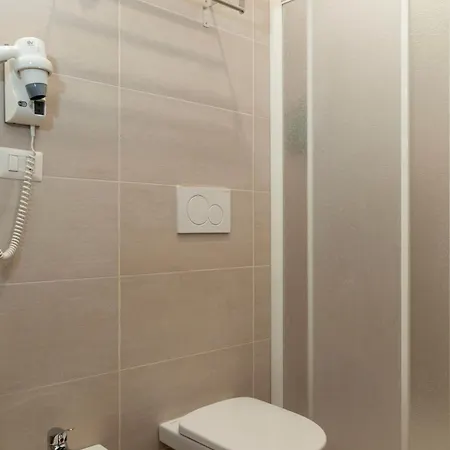 Angi Guest house *