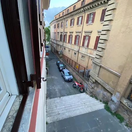 Red House Trastevere San Pietro Bambin Gesu Sant Onofrio Appartamento Roma