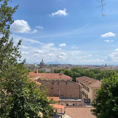 Red House Trastevere San Pietro Bambin Gesu Sant Onofrio Appartamento Roma