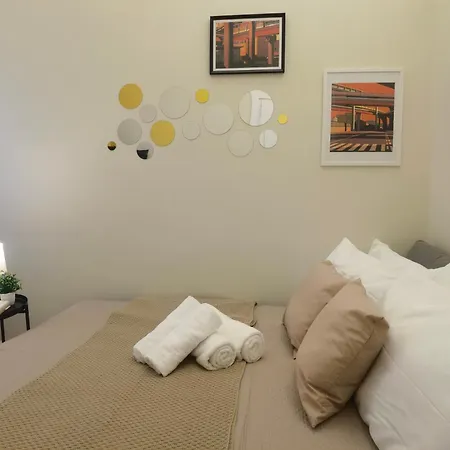 Metro Lodi Apartament