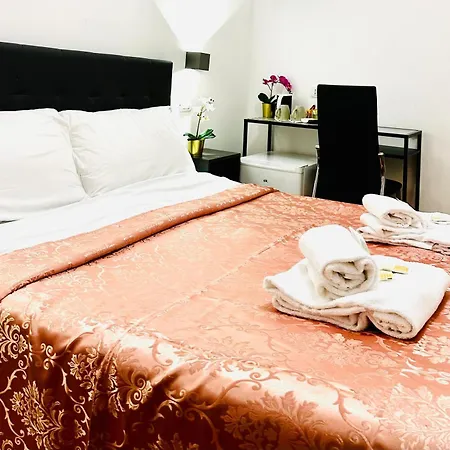 Rome Holiday Guesthouse Pensión Roma