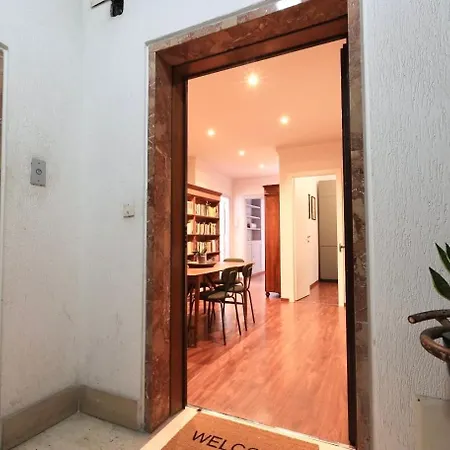 Apartment Flaminia Design Rom