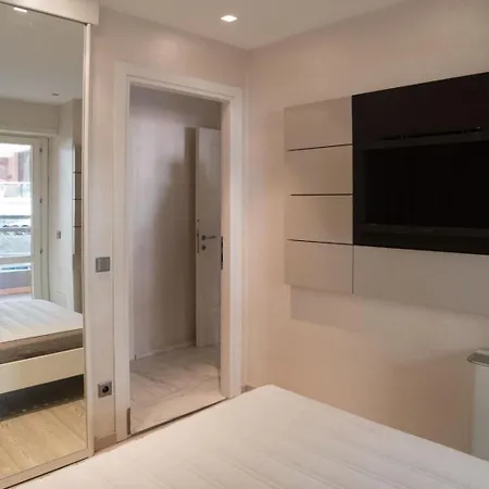 Luxury Apartment *