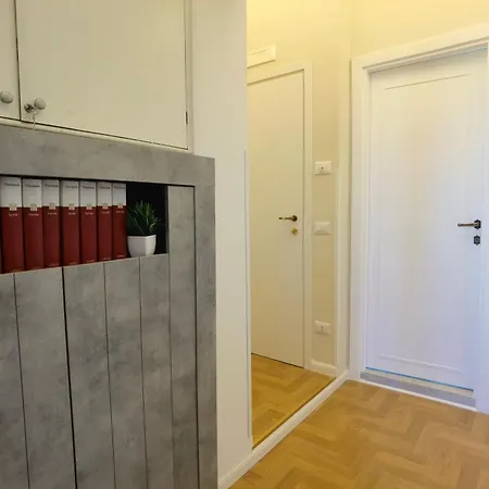 Metro Lodi Apartament