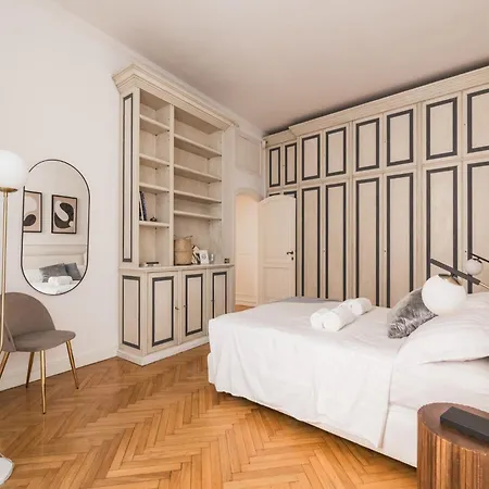 The Rent - Splendid Three-bedroom Near The Trevi Fountain Apartment