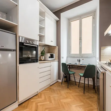 The Rent - Splendid Three-bedroom Near The Trevi Fountain Apartment *