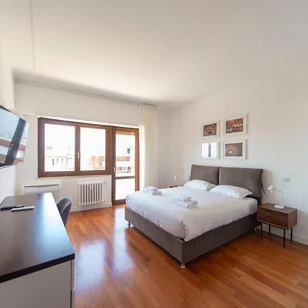 Cardinal Mistrangelo - Next To The Metro Station, Large And Comfortable Penthouse With Terrace Apartament *