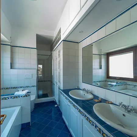 Apartament Cardinal Mistrangelo - Next To The Metro Station, Large And Comfortable Penthouse With Terrace Rzym