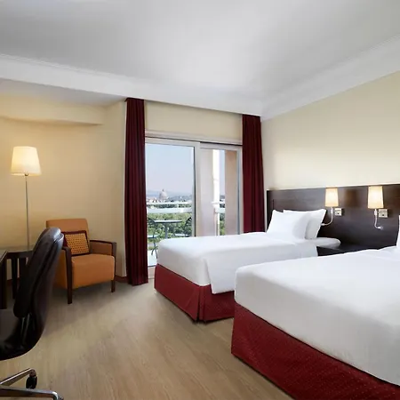 Courtyard By Marriott Central Park Rome