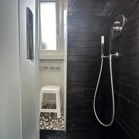 Unexpected - Spacious Modern Rom