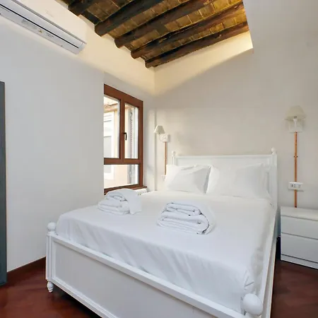 Dainty Paradiso Near Piazza Navona