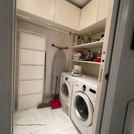 Luxury Apartment *