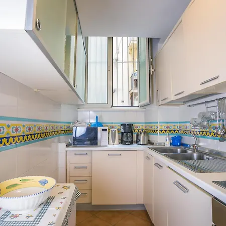 Apartment D'epoca Colosseo Art Gallery