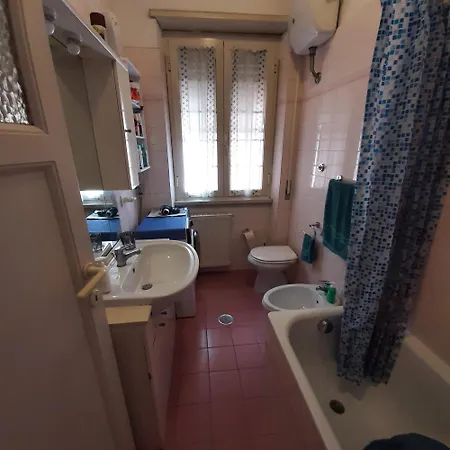 - Metro C Apartment