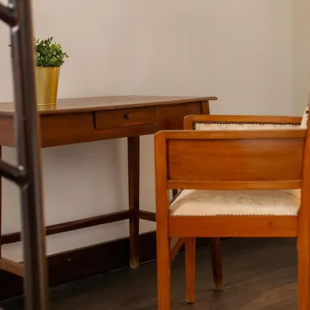 Iflat Pantheon Elegant 3-bedroom Roma