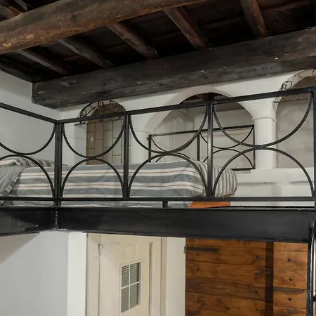 Domus Capocci - Rione Monti *
