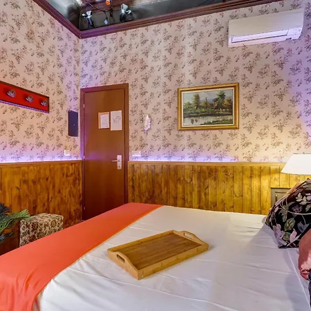 Apartment Stranger Pod
