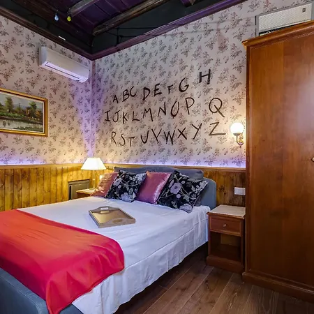 Stranger Pod Apartment Rome
