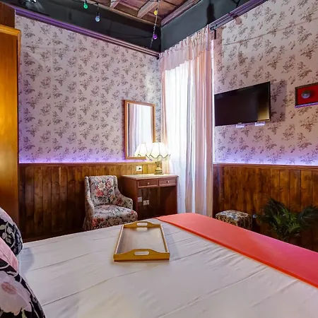 Stranger Pod Apartment *