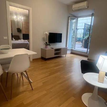 Savoia Design With Terrace - Center Apartment