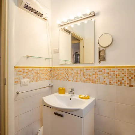 Con Terrazza Vicino San Pietro Apartment