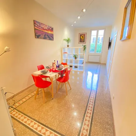 Red House Trastevere San Pietro Bambin Gesu Sant Onofrio Roma