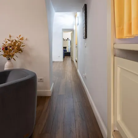 Le Piccole Lune Di Monti Apartment Rome