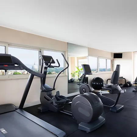 Courtyard By Marriott Central Park Hotel
