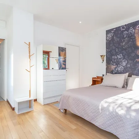 Апартаменты Spacious 4 Bdr With Parking *
