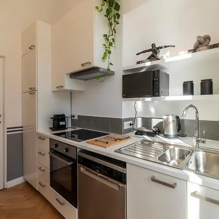 Apartamento Castro Pretorio 24 - Fromhometorome *